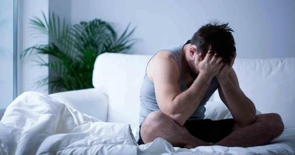 Bước qua tuổi 50, tôi suy yếu hẳn khả năng chăn gối