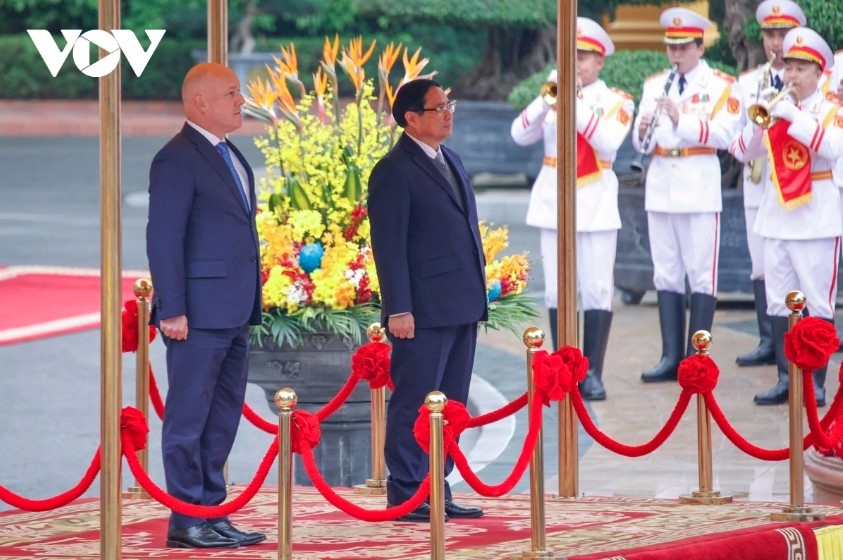 pm chinh hosts welcome ceremony for new zealand counterpart in hanoi picture 1 pm chinh hosts welcome ceremony for new zealand counterpart in hanoi picture 1