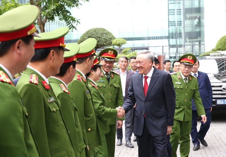 Phó Thủ tướng Thường trực Nguyễn Hòa Bình thăm, làm việc với cán bộ, chiến sỹ C05