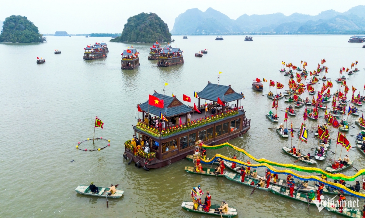 over 200 boats join water procession ceremony in tam chuc pagoda picture 2