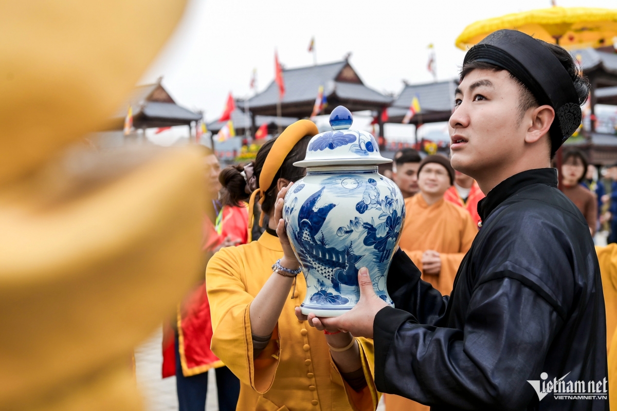 over 200 boats join water procession ceremony in tam chuc pagoda picture 4