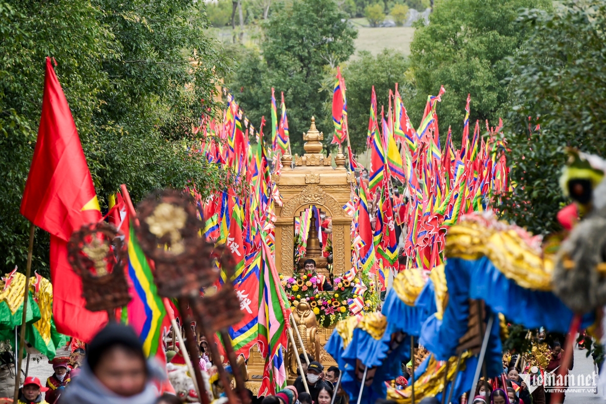 over 200 boats join water procession ceremony in tam chuc pagoda picture 8