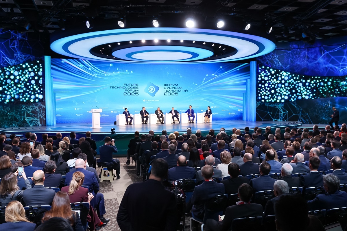 Tổng thống Nga Vladimir Putin dự phiên toàn thể Diễn đàn Công nghệ Tương lai