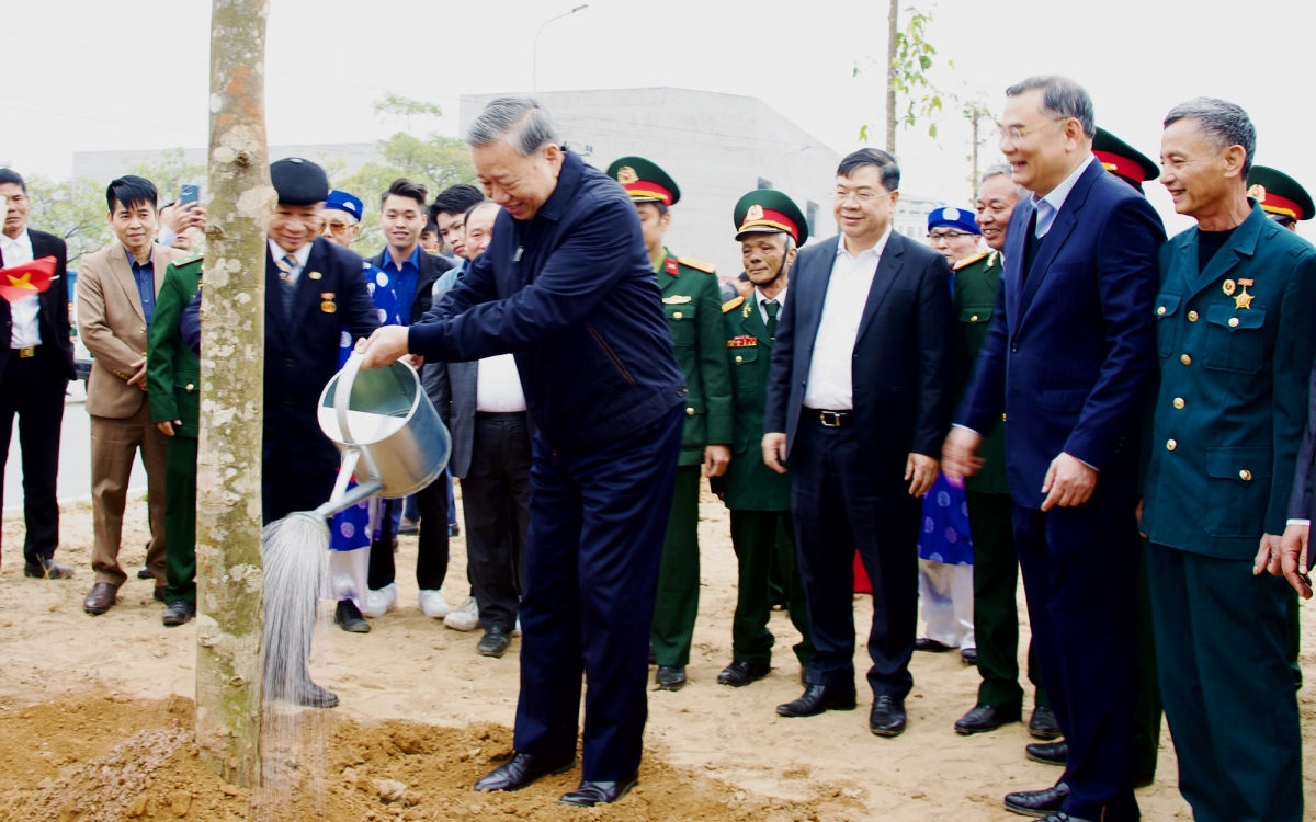 Tổng Bí thư Tô Lâm dự Lễ phát động Tết trồng cây Đời đời nhớ ơn Bác Hồ tại Hưng Yên