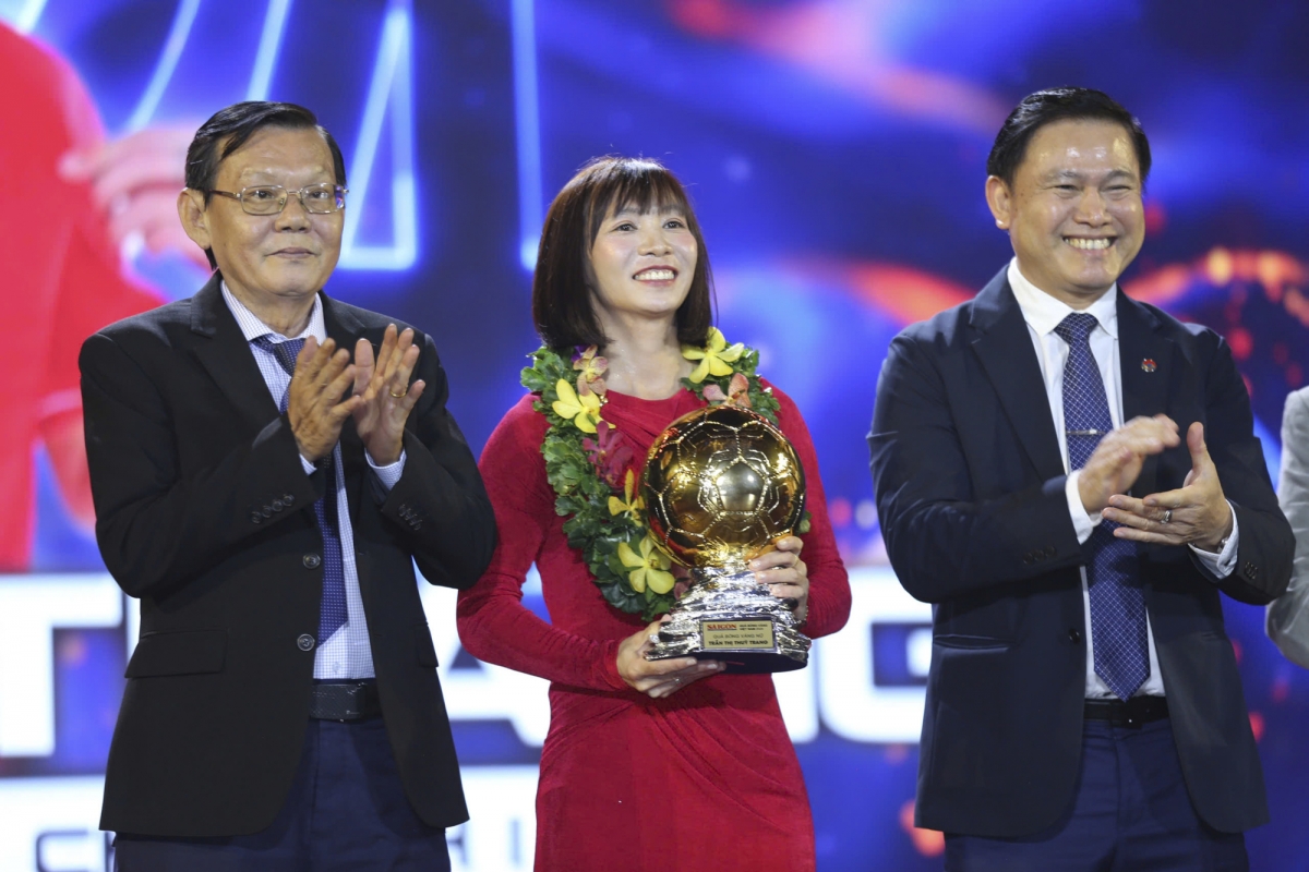 nguyễn tiến linh giành quả bóng vàng việt nam 2024 hình ảnh 38 nguyen tien linh gianh qua bong vang viet nam 2024 hinh anh 38