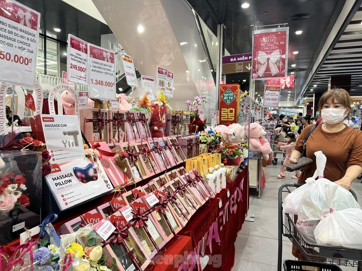 bustling valentine s day gift market picture 5 bustling valentine s day gift market picture 5