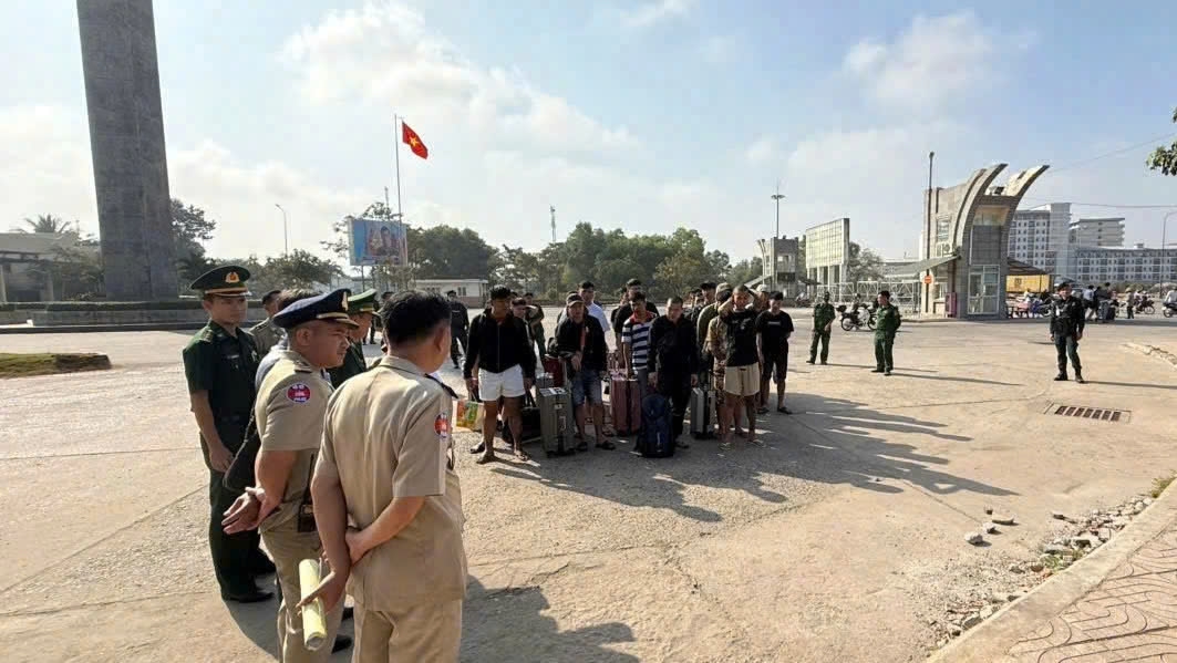 vietnam receives back 177 individuals involved in online scams from cambodia picture 1 vietnam receives back 177 individuals involved in online scams from cambodia picture 1