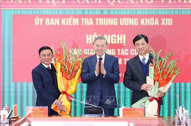 tổng bí thư dự hội nghị bàn giao công tác của chủ nhiệm Ủy ban kiểm tra t.Ư hình ảnh 2 tong bi thu du hoi nghi ban giao cong tac cua chu nhiem Uy ban kiem tra t.U hinh anh 2