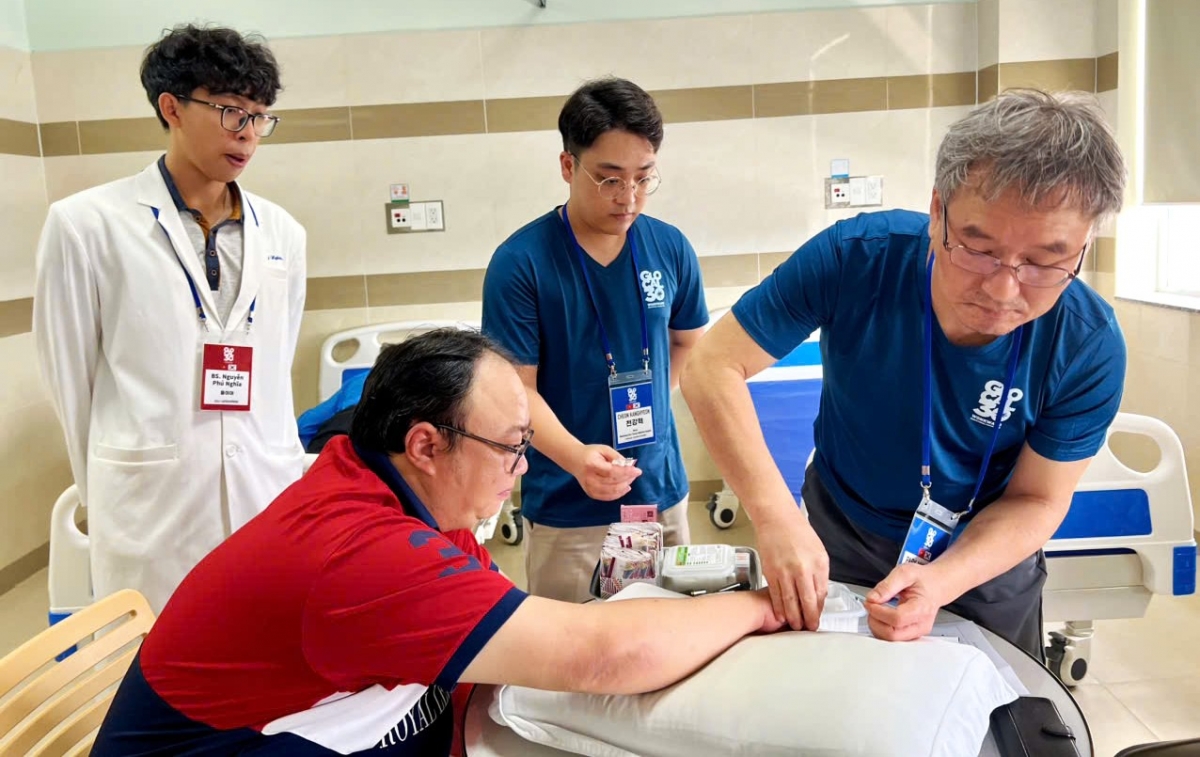 người dân vừa khám bệnh miễn phí, vừa trải nghiệm văn hóa hàn quốc hình ảnh 1 nguoi dan vua kham benh mien phi, vua trai nghiem van hoa han quoc hinh anh 1