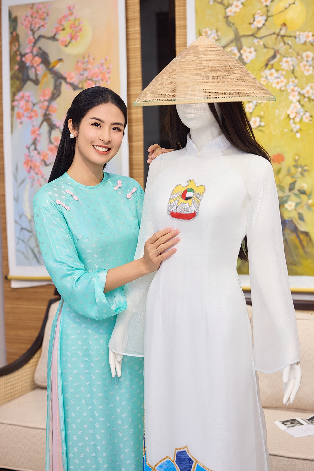 hoa hau ngoc han mang ao dai viet den trien lam quoc te tai dubai hinh anh 1