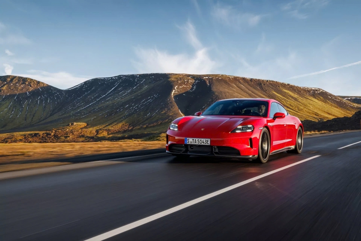 Doanh số xe điện khiêm tốn, Porsche đẩy mạnh xe xăng và hybrid