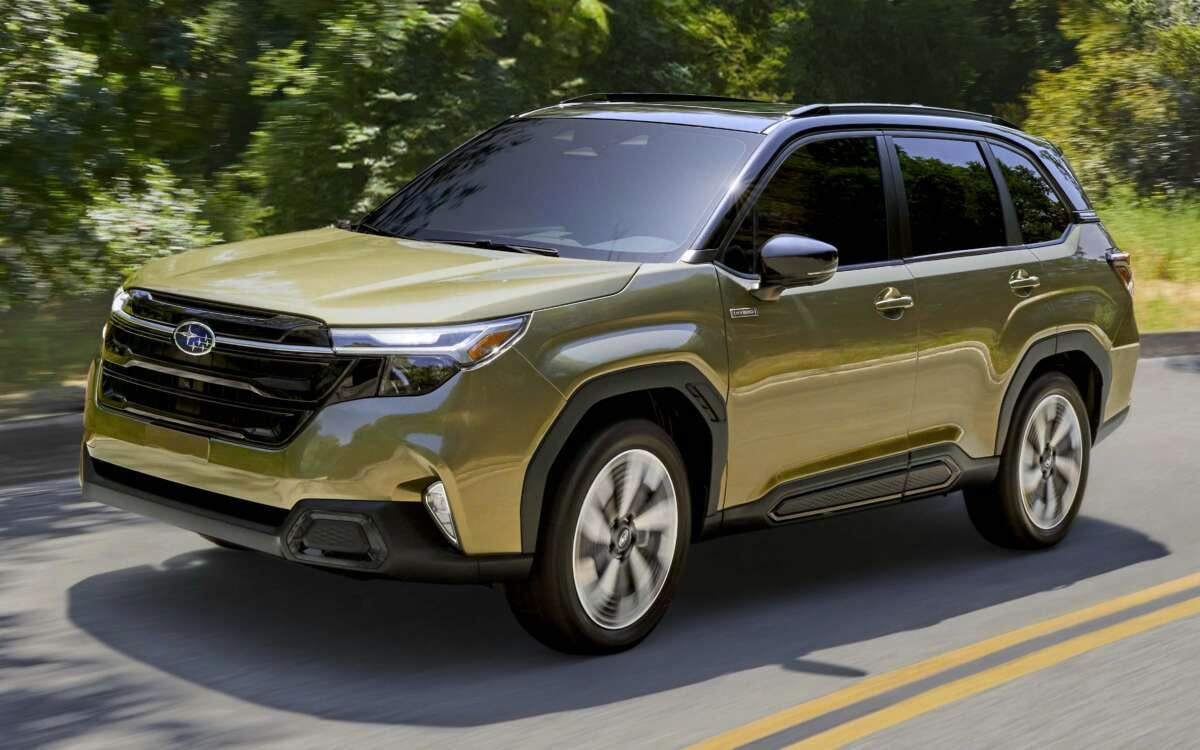 Khám phá Subaru Forester Hybrid 2025 vừa ra mắt với công nghệ từ Toyota