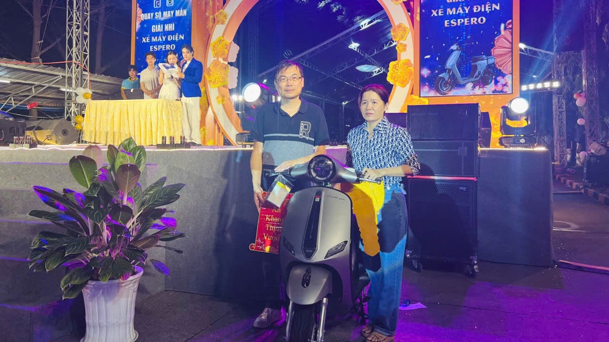 Công nhân Bình Dương bất ngờ với tiệc tân niên ấm áp