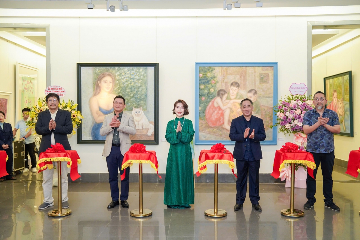 họa sĩ Đặng thanh huyền mỗi bức chân dung người thân là một mảnh ký ức sống hình ảnh 7 hoa si Dang thanh huyen moi buc chan dung nguoi than la mot manh ky uc song hinh anh 7
