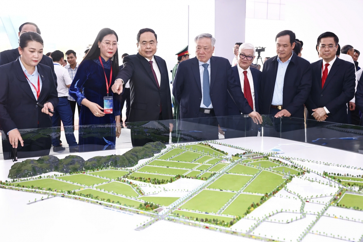Chủ tịch Quốc hội dự Lễ động thổ dự án Khu công nghiệp VSIP II Quảng Ngãi