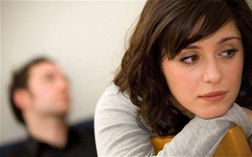 Bà đi bế cháu, ông ngang nhiên đưa gái về nhà