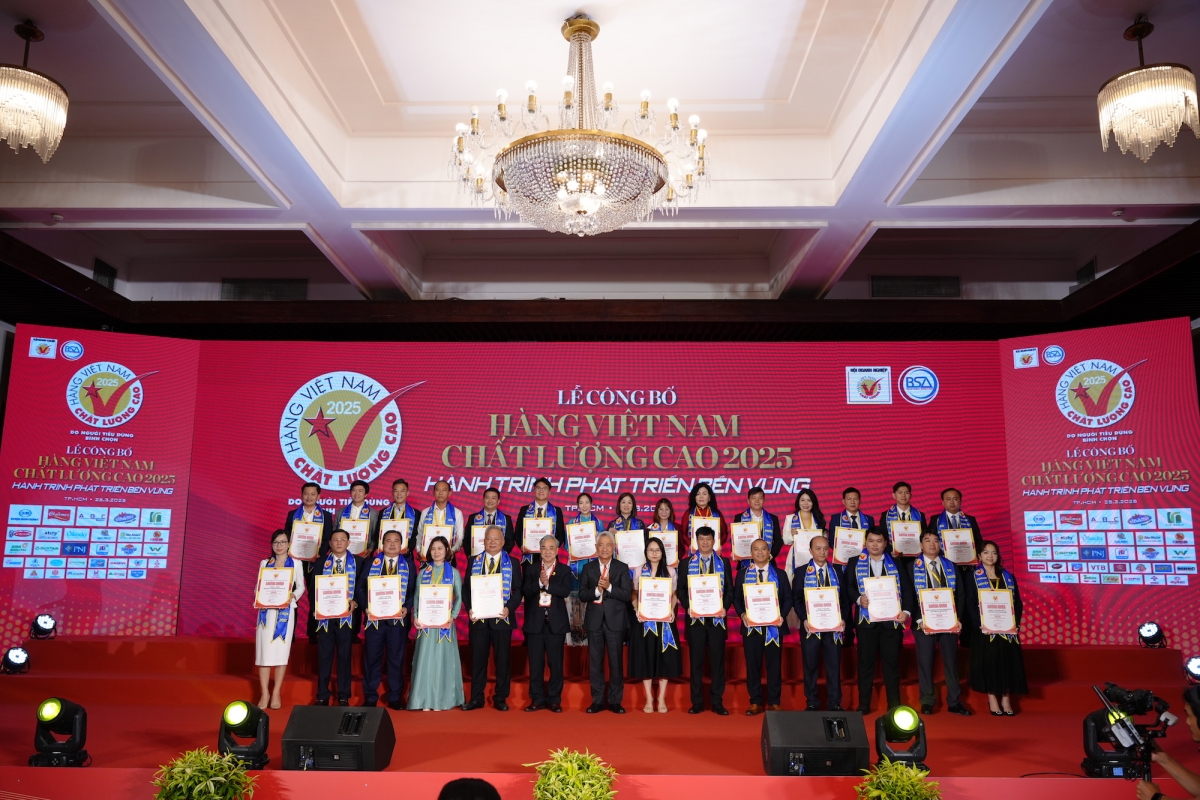 tập đoàn tân Á Đại thành với danh hiệu hàng việt nam chất lượng cao 19 năm liên tục hình ảnh 1 tap doan tan A Dai thanh voi danh hieu hang viet nam chat luong cao 19 nam lien tuc hinh anh 1