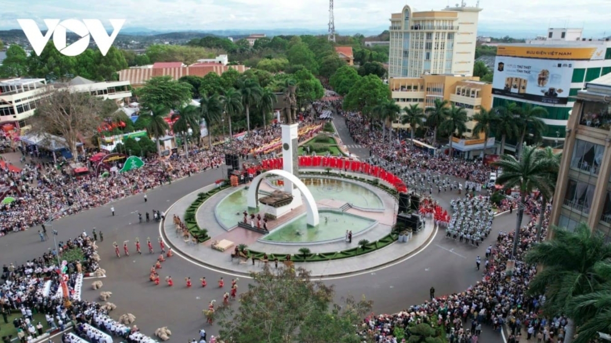 colourful street festival highlights buon ma thuot coffee culture picture 1