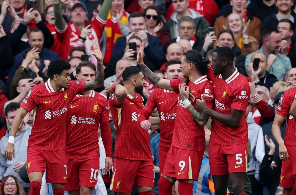 Kết quả vòng 28 Ngoại hạng Anh: Salah lập cú đúp, Liverpool ngược dòng hạ Southampton