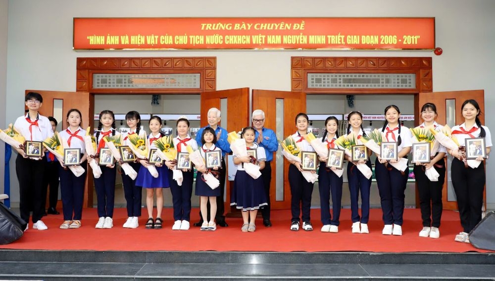 Nguyên Chủ tịch nước Nguyễn Minh Triết nhắc nhở trọng trách của tuổi trẻ