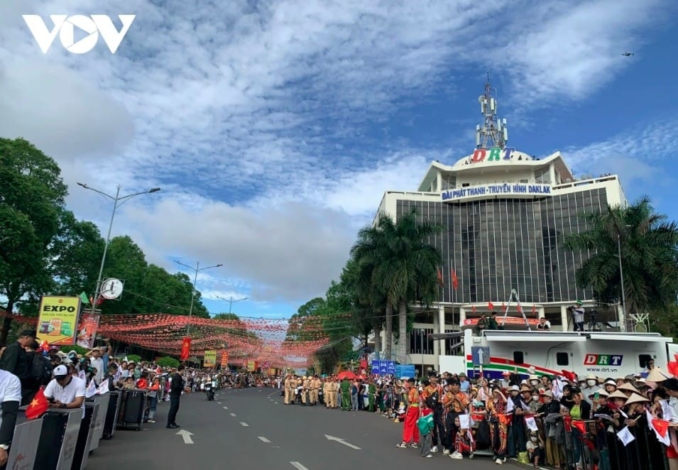 colourful street festival highlights buon ma thuot coffee culture picture 3