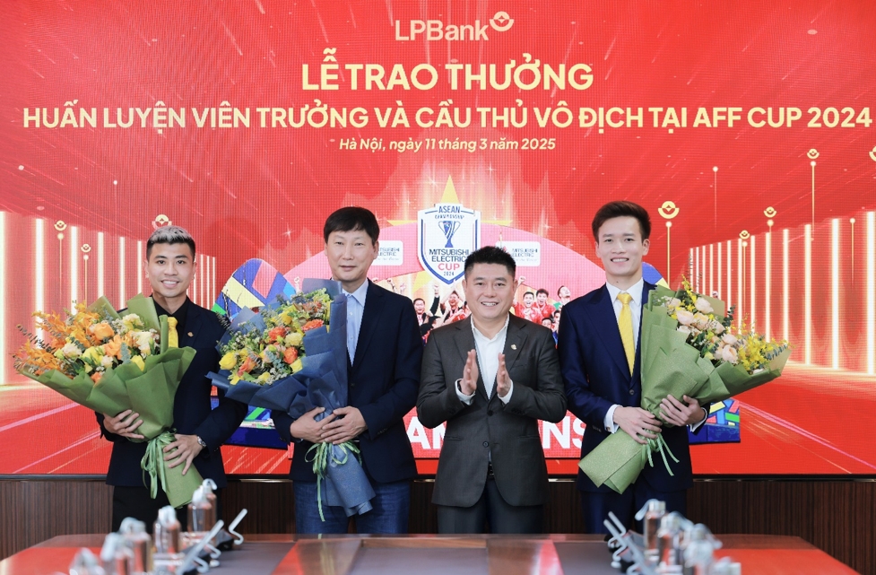 LPBank trao thưởng cho Huấn luyện viên trưởng và cầu thủ vô địch AFF CUP 2024