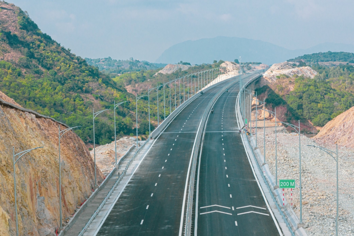 lý do phải mở rộng ngay hơn 1.100km cao tốc bắc - nam lên 6 làn xe hình ảnh 2 ly do phai mo rong ngay hon 1.100km cao toc bac - nam len 6 lan xe hinh anh 2