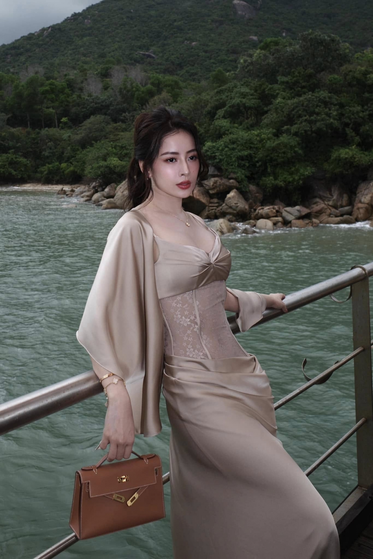sao việt 13 3 trang pháp khoe dáng với bikini hình ảnh 3 sao viet 13 3 trang phap khoe dang voi bikini hinh anh 3