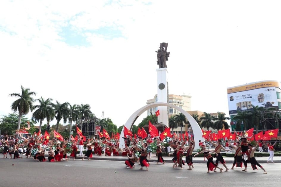 colourful street festival highlights buon ma thuot coffee culture picture 5