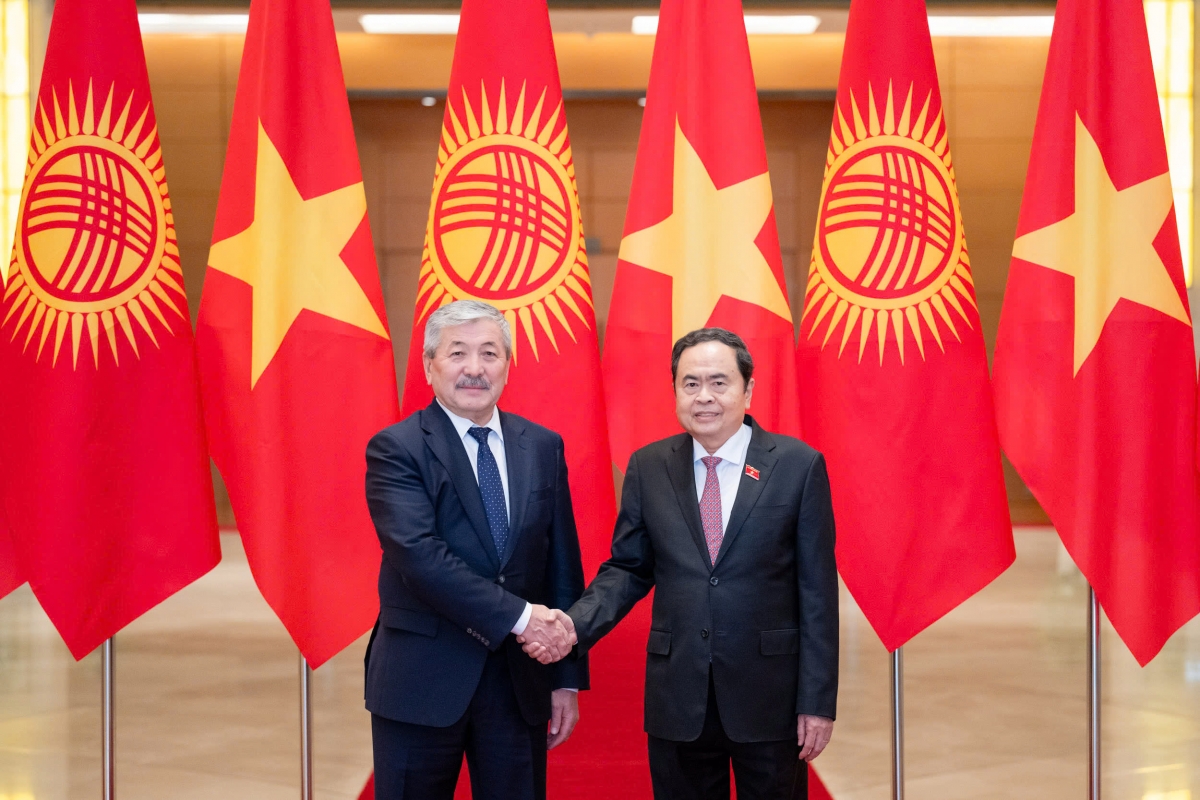 Chủ tịch Quốc hội Trần Thanh Mẫn hội kiến Thủ tướng Cộng hòa Kyrgyzstan