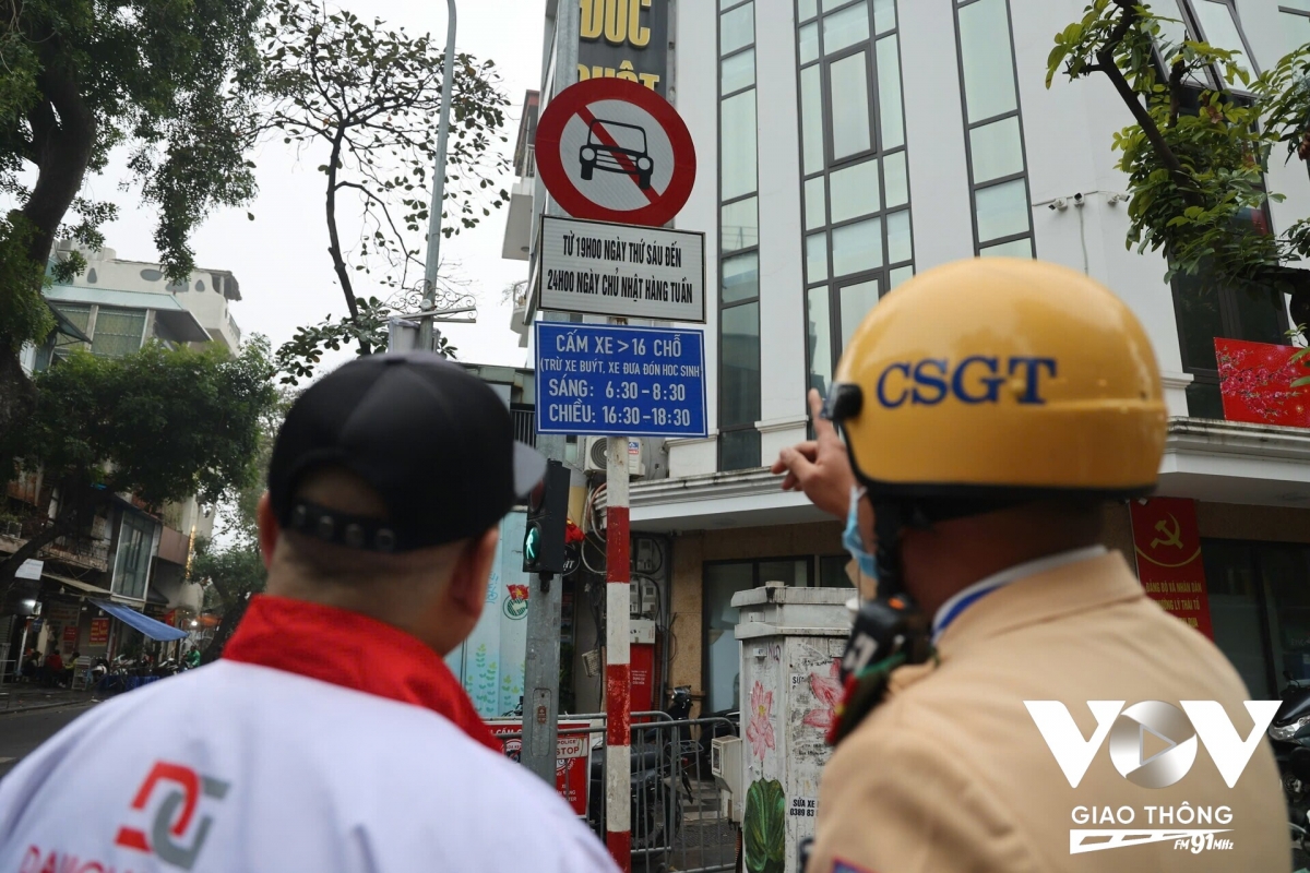 ngày đầu cấm xe trên 16 chỗ vào phố cổ, nhiều tài xế bỡ ngỡ hình ảnh 7 ngay dau cam xe tren 16 cho vao pho co, nhieu tai xe bo ngo hinh anh 7