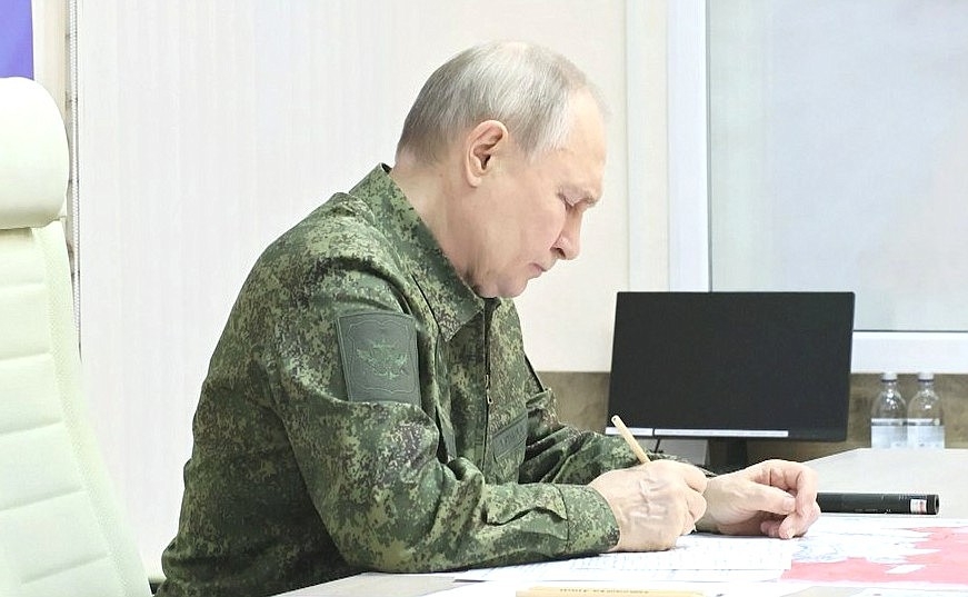 Tính toán của Nga về đề xuất ngừng bắn giữa lúc Ukraine lâm nguy ở Kursk