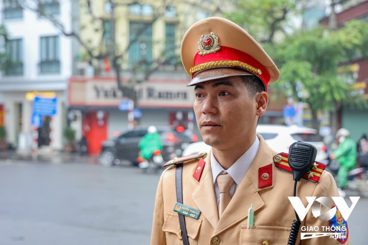 ngày đầu cấm xe trên 16 chỗ vào phố cổ, nhiều tài xế bỡ ngỡ hình ảnh 9 ngay dau cam xe tren 16 cho vao pho co, nhieu tai xe bo ngo hinh anh 9