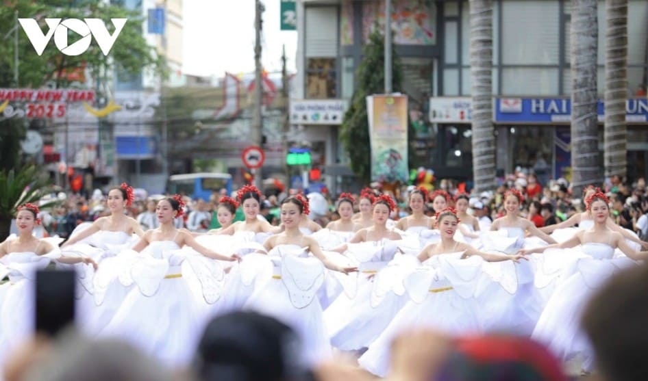 colourful street festival highlights buon ma thuot coffee culture picture 9