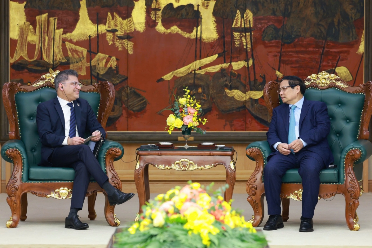 pm encourages astrazeneca to transfer technology to vietnam picture 1