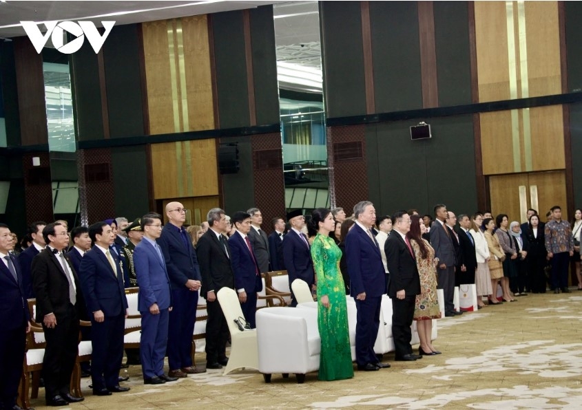 party leader attends ceremony marking vietnam s 30 years of asean membership picture 1