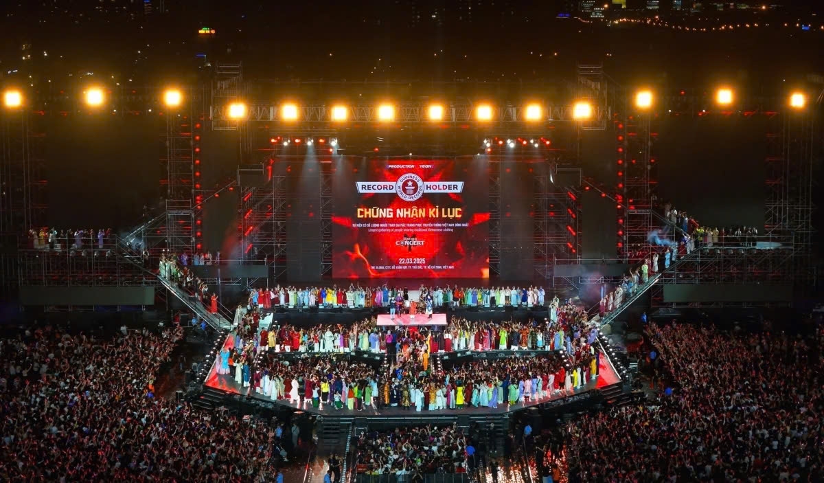 vietnamese male artists concert sets a world record picture 1