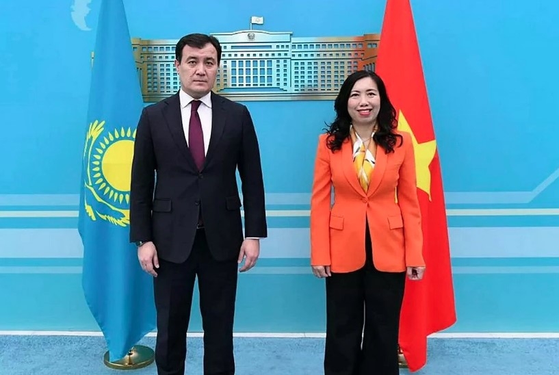 kazakhstan ready to serve as a bridge connecting vietnam with central asia picture 1