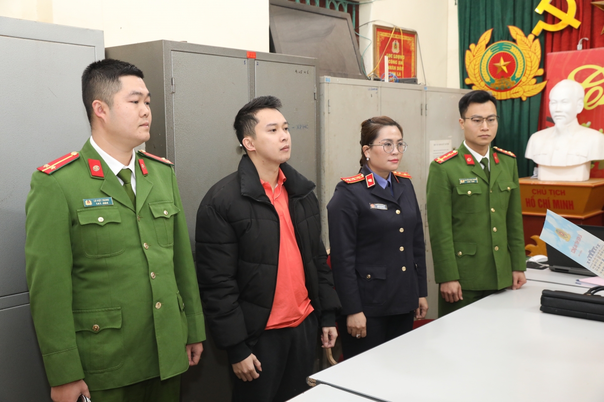 bắt cựu nhân viên ngân hàng ở sơn la lừa đảo chiếm đoạt 950 triệu đồng hình ảnh 1 bat cuu nhan vien ngan hang o son la lua dao chiem doat 950 trieu dong hinh anh 1