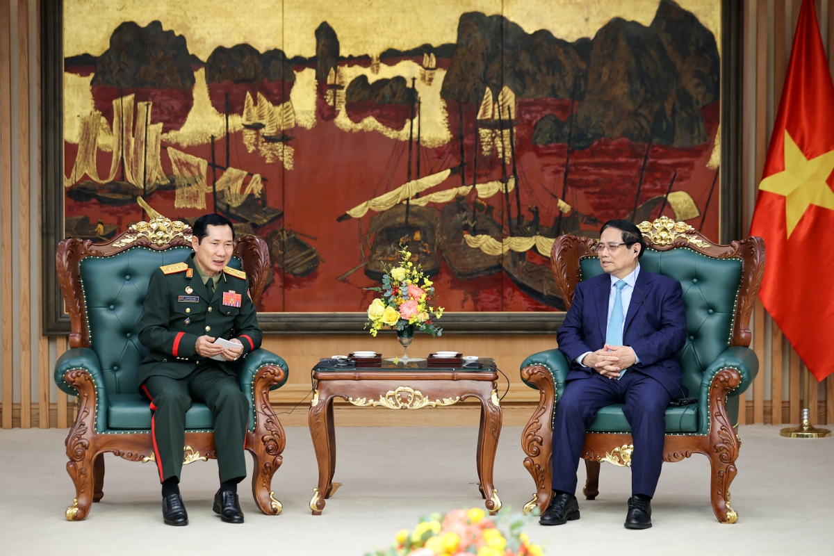 pm lauds defence cooperation between vietnam and laos picture 1