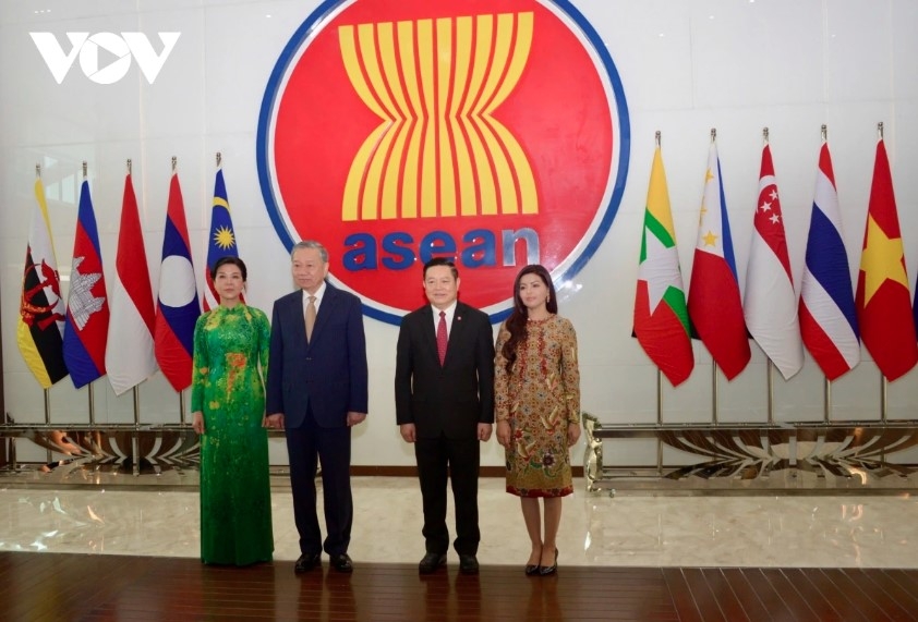 vietnamese party chief s first-ever visit of to asean secretariat picture 1