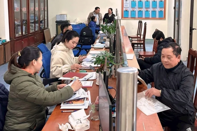 bộ nội vụ đề xuất không bắt buộc đổi giấy tờ sau sáp nhập tỉnh, xã hình ảnh 1 bo noi vu de xuat khong bat buoc doi giay to sau sap nhap tinh, xa hinh anh 1