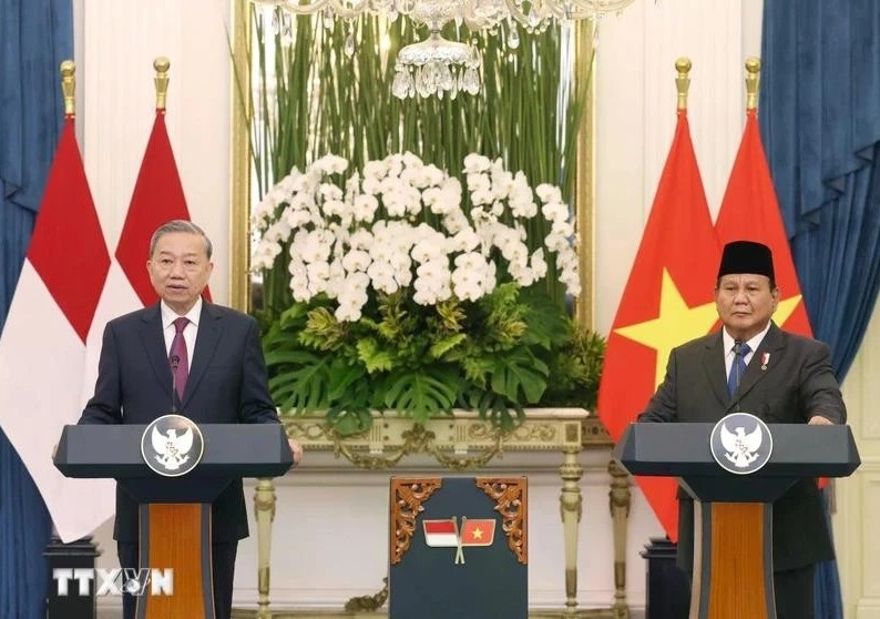 party chief s visits to indonesia, singapore help raise vietnam s standing in asean picture 1