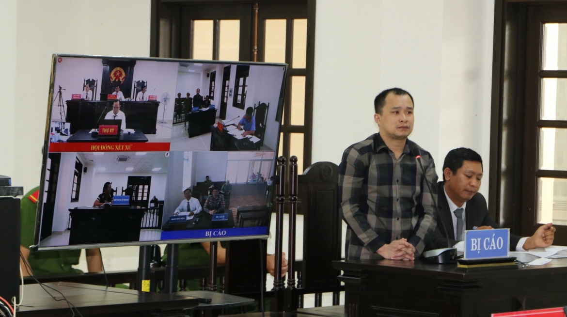 Hai bị cáo bị tuyên phạt 26 năm tù vì lừa bán cô gái sang Campuchia