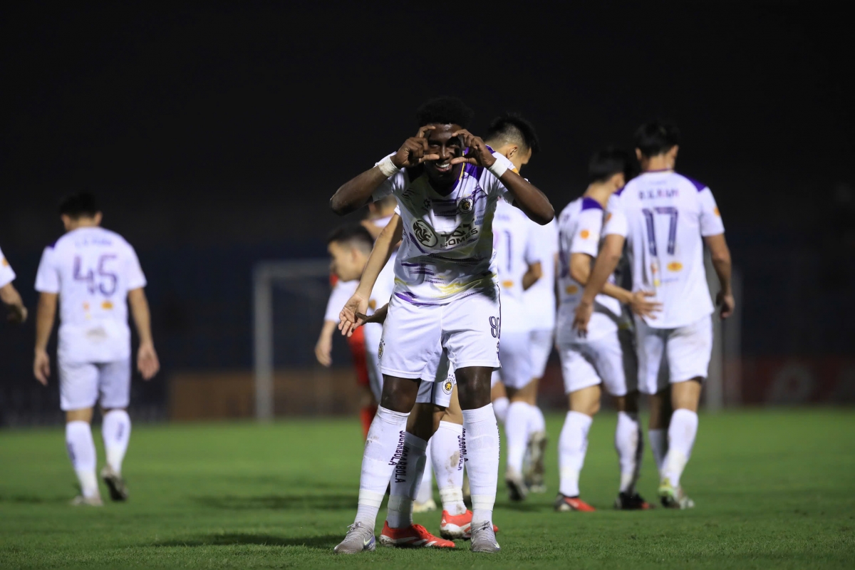 Bảng xếp hạng V-League mới nhất: Hà Nội FC bám đuổi ngôi đầu