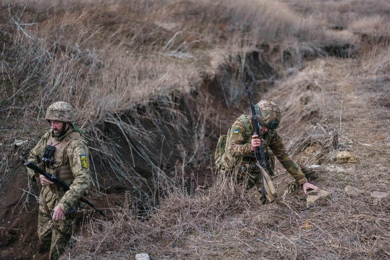 lenh ngung ban o ukraine se theo huong nao khi qua bong dang o chan nga hinh anh 1