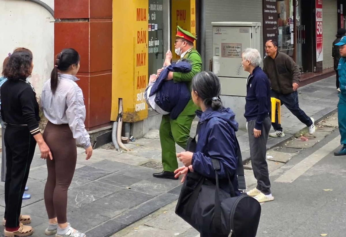 chay ngun ngut tai khu tap the cu o vong Duc, ha noi hinh anh 3