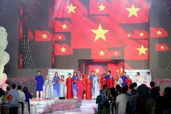 ao dai festival 2025 kicks off in hcm city picture 1 ao dai festival 2025 kicks off in hcm city picture 1