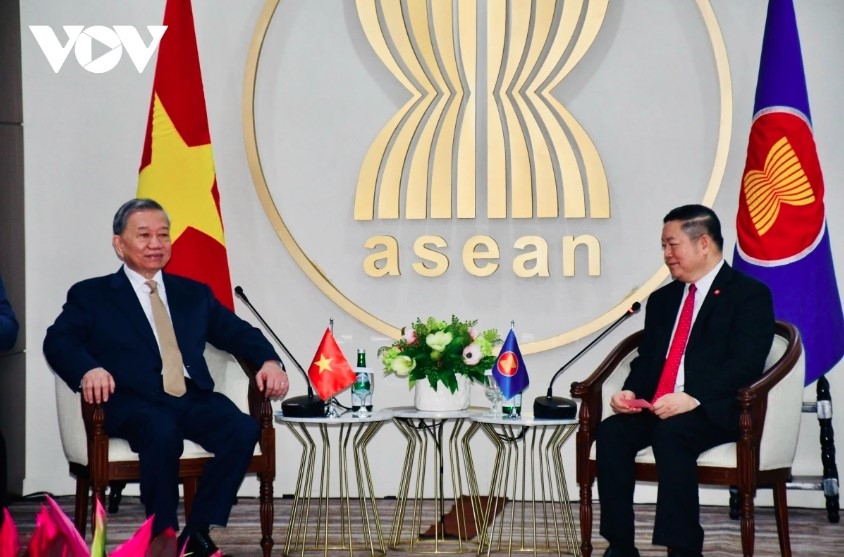 vietnamese party chief s first-ever visit of to asean secretariat picture 2