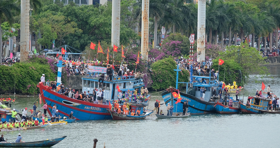 gan 500 van dong vien dua thuyen tren song han o Da nang hinh anh 6